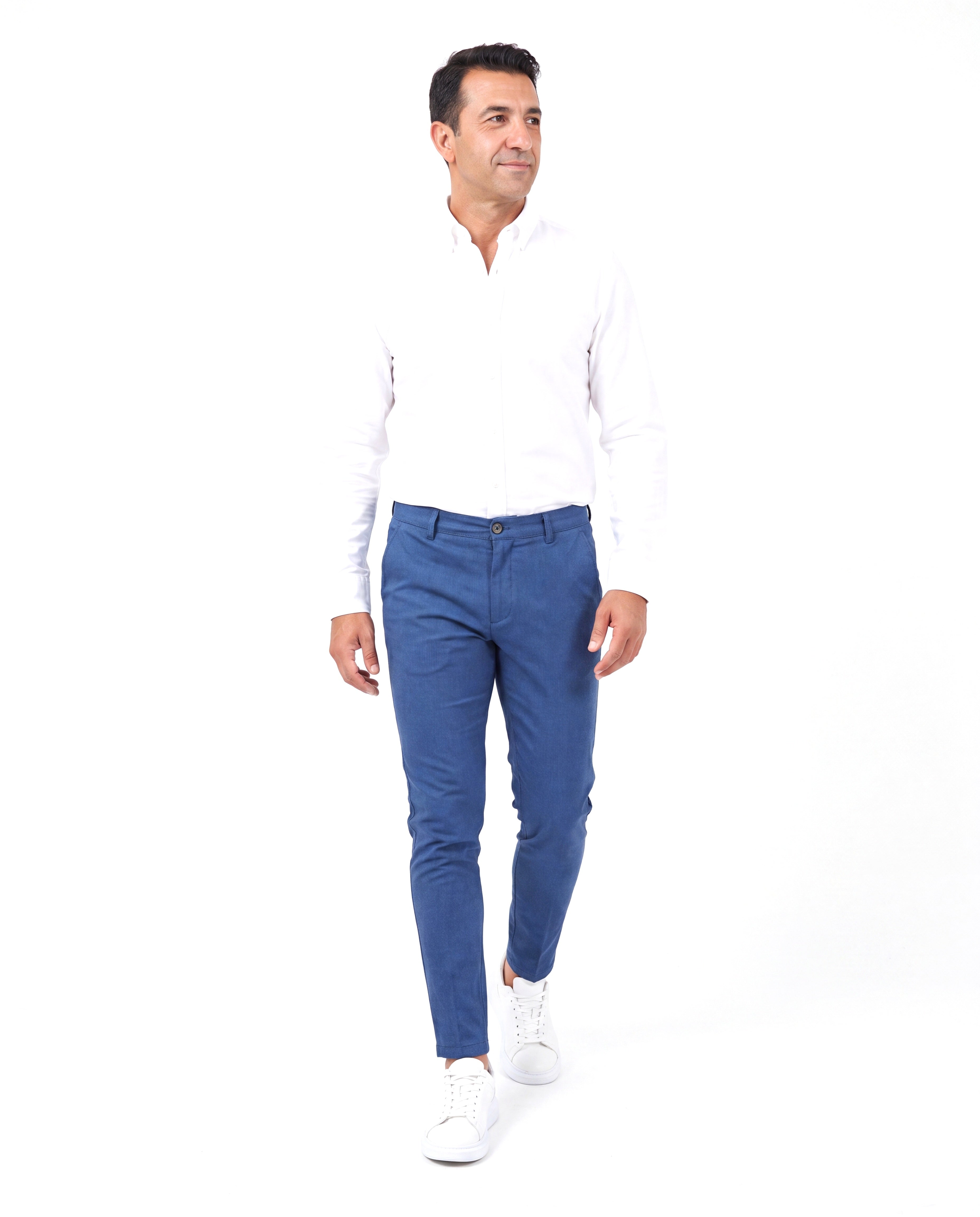 Getailleerde chino met knoopsluiting Heren